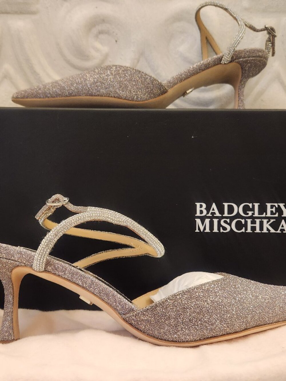 Badgley Mischka "Autumn" Silver Sparkle Pumps. NIB. Size 8